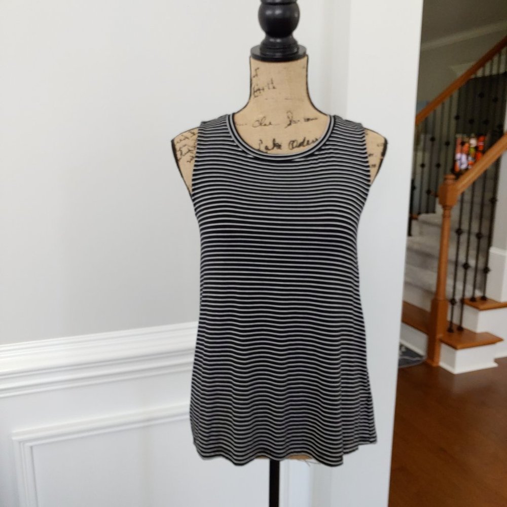 🛍️ BUNDLE ONLY | NEW NWT Old Navy black/white stripe tulip-style tank top XS
